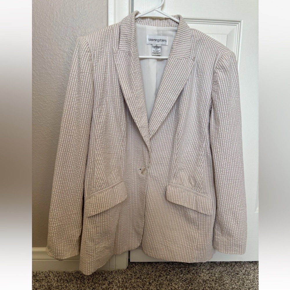 Bloomingdale’s Women’s Pinstripe Blazer Loose Comfy fit work casual tan Size 8